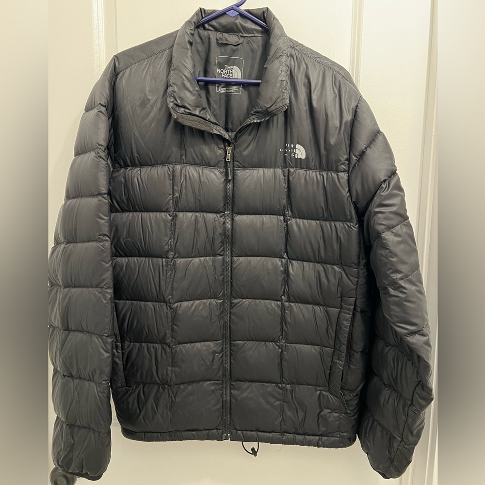 The North Face
Men’s Black puffer jacket
XL